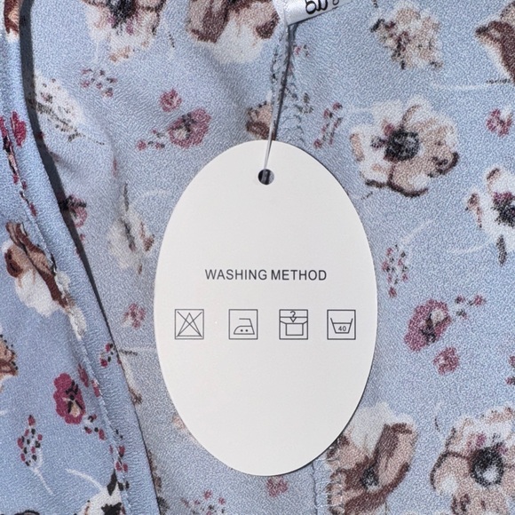 NWT Naggoo Floral V-Neck Wrap Dress Size Medium - Picture 9 of 11